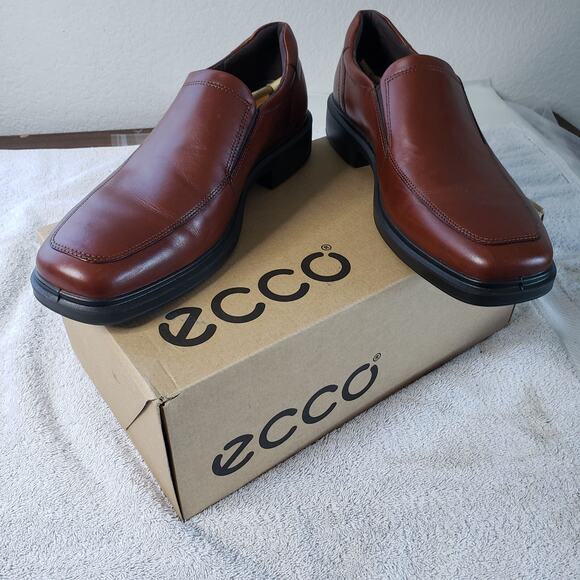ECCO Helsinki 2.0 Slip On Apron Toe Loafer Mens 9.5 Brown Leather Comfort